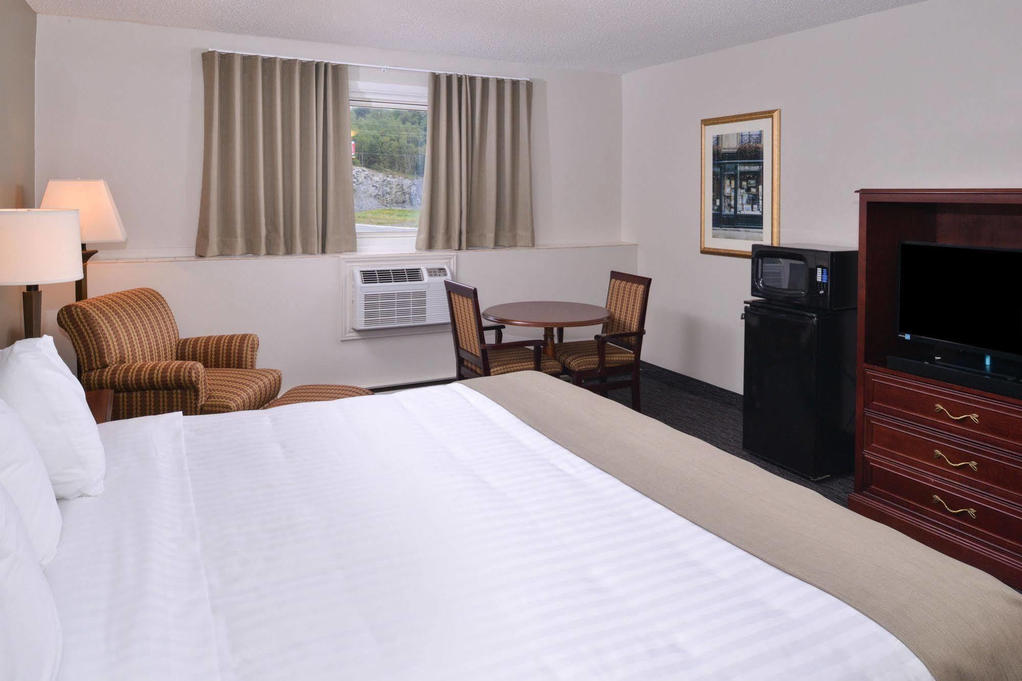 Rodeway Inn Sudbury Buitenkant foto